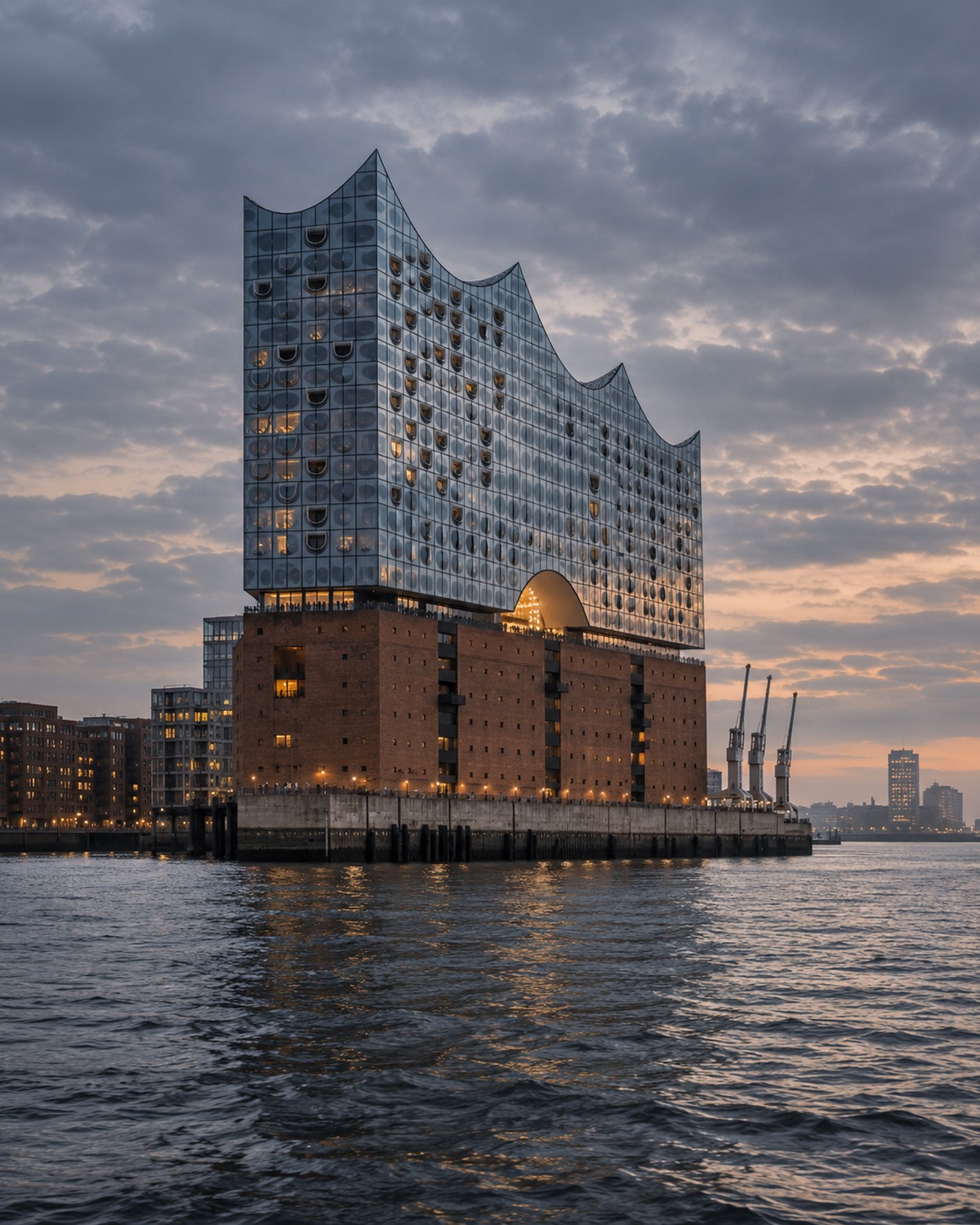 Elbphilharmonie in Hamburg architektonisch in Szene gesetzt